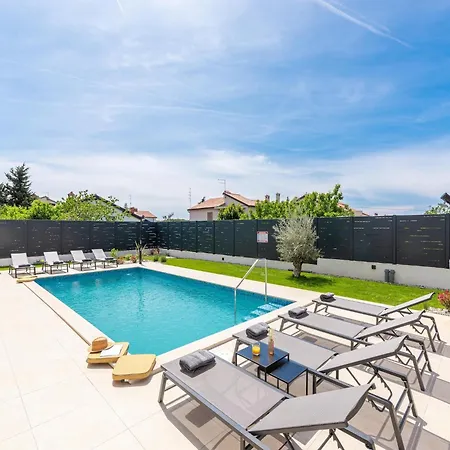 6-person With 3 En-suites *