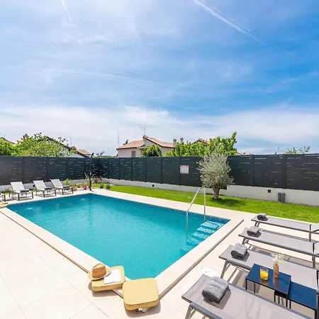 6-person With 3 En-suites Apartment Novigrad (Istria)