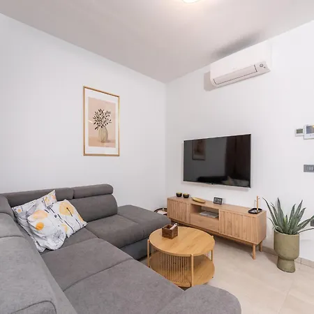 6-person With 3 En-suites Apartment