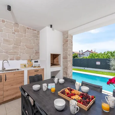 6-person With 3 En-suites *